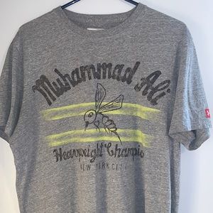 Men’s Muhammad Ali, under armour tee shirt. Size L